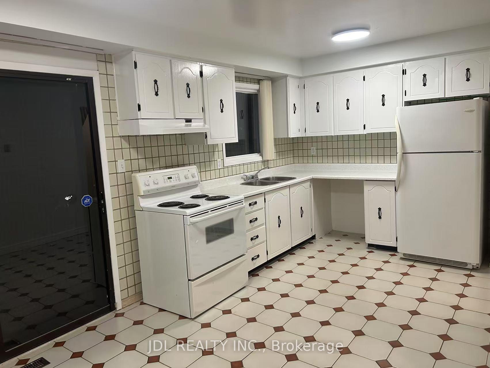 Photo 2 of 6 Maitland Drive, Markham, Milliken Mills West — HOMEH