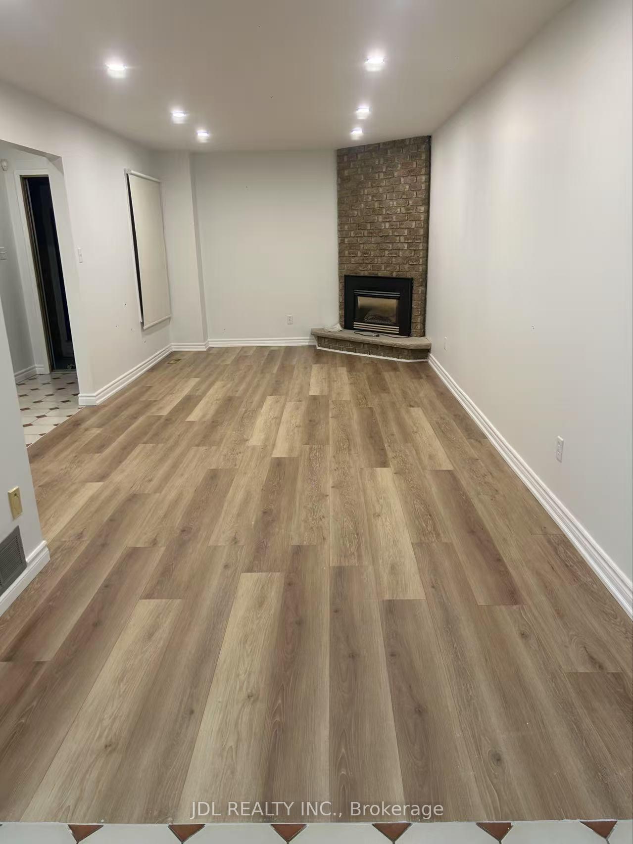 Photo 3 of 6 Maitland Drive, Markham, Milliken Mills West — HOMEH