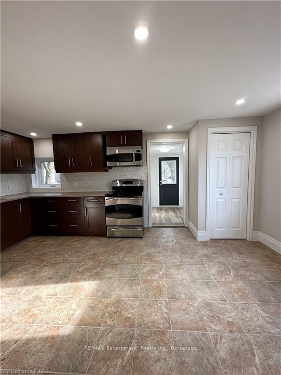 Photo 4 of 356 Dundas Street E, Hamilton, Waterdown — HOMEH