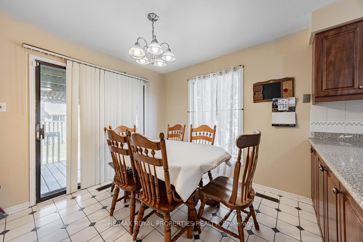 Photo 9 of 101 Forbes Crescent, Markham, Milliken Mills East — HOMEH