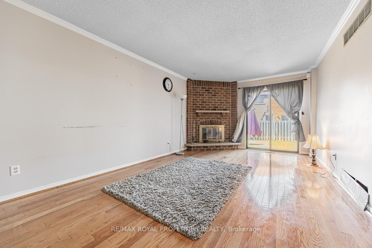 Photo 10 of 101 Forbes Crescent, Markham, Milliken Mills East — HOMEH