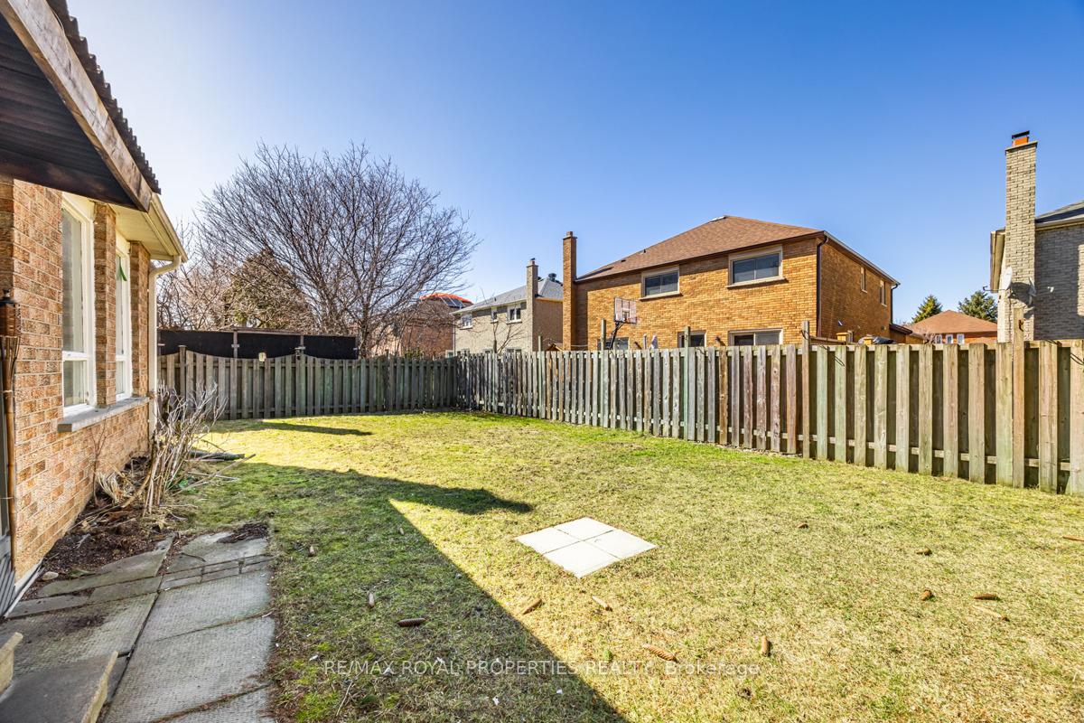 Photo 30 of 101 Forbes Crescent, Markham, Milliken Mills East — HOMEH