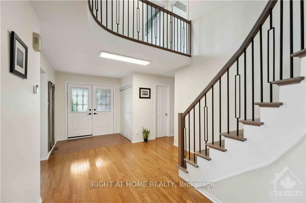 Photo 2 of 22 Collingwood Crescent, Ottawa, Kanata - Morgan's Grant/South March — HOMEH