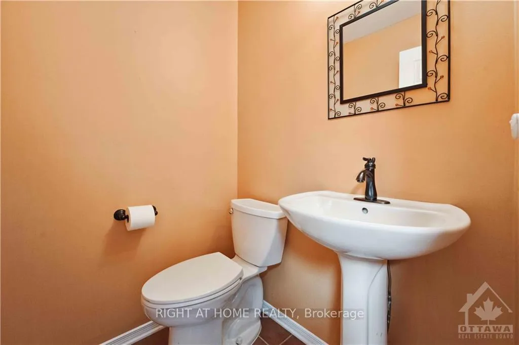 Photo 7 of 22 Collingwood Crescent, Ottawa, Kanata - Morgan's Grant/South March — HOMEH