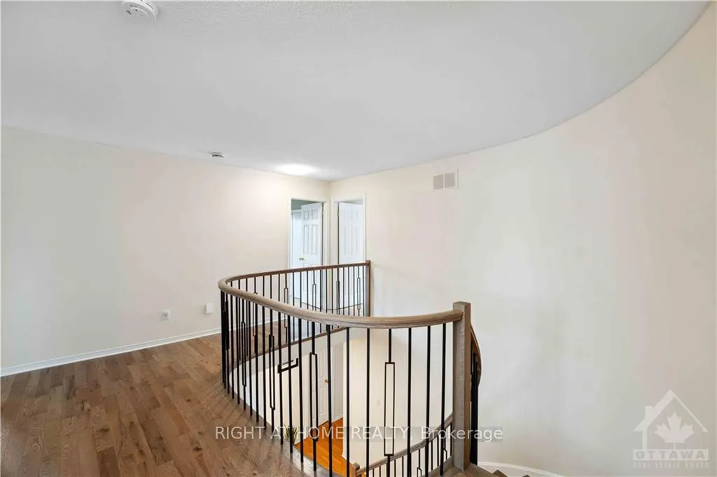 Photo 8 of 22 Collingwood Crescent, Ottawa, Kanata - Morgan's Grant/South March — HOMEH