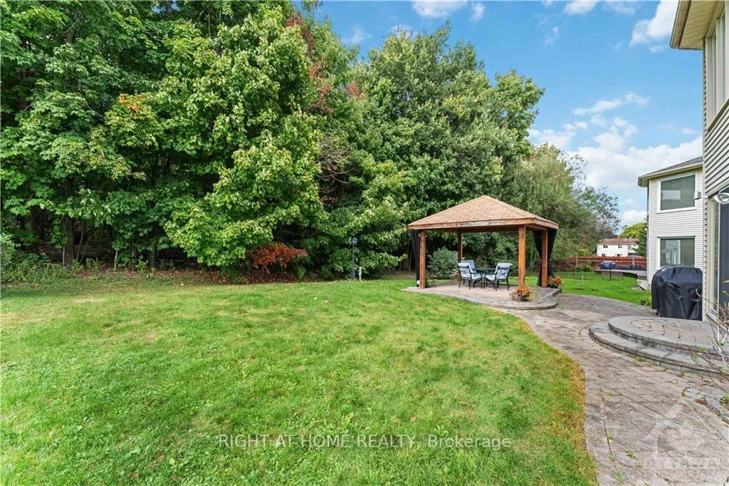 Photo 16 of 22 Collingwood Crescent, Ottawa, Kanata - Morgan's Grant/South March — HOMEH