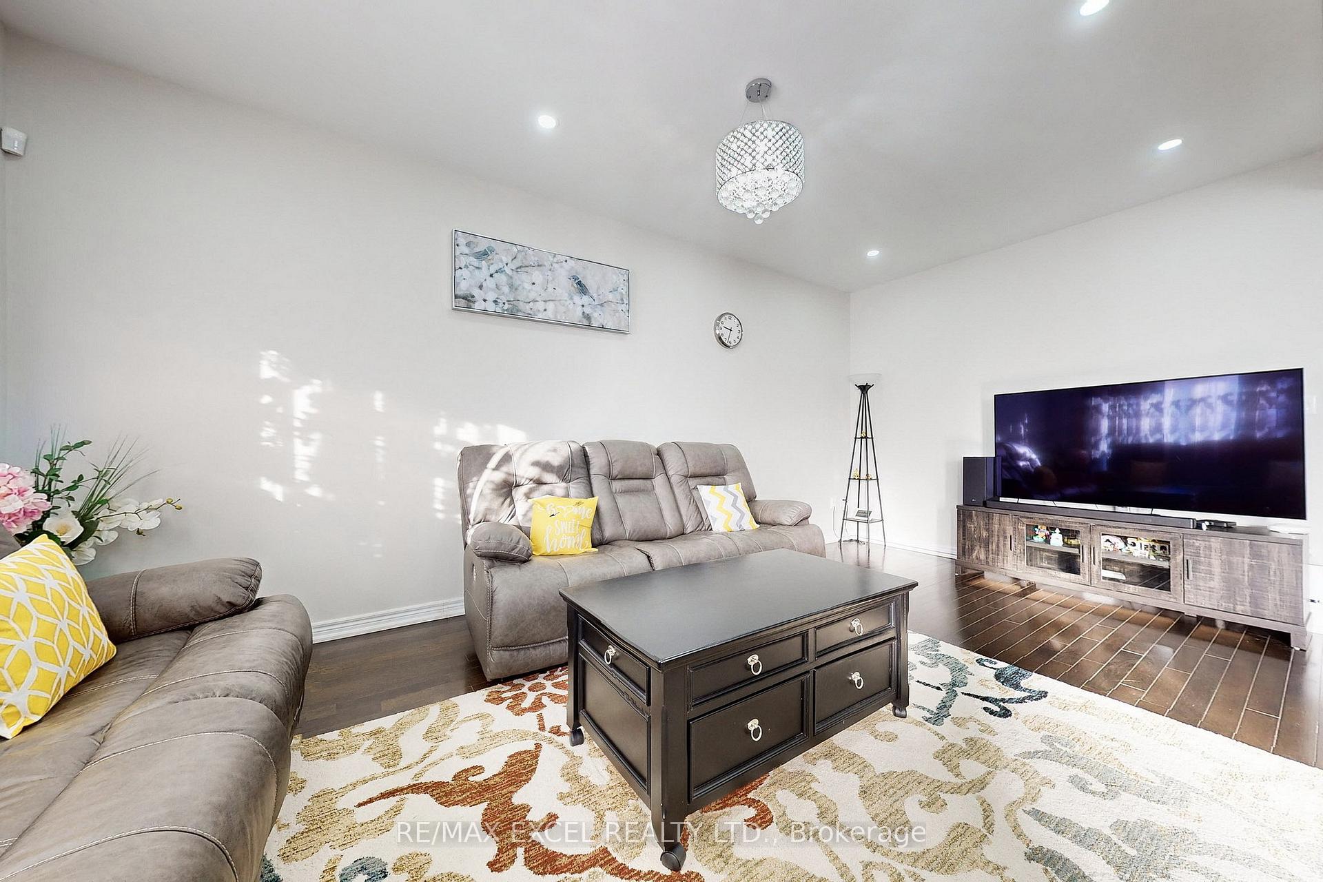 Photo 4 of 576 William Forster Road, Markham, Cornell — HOMEH