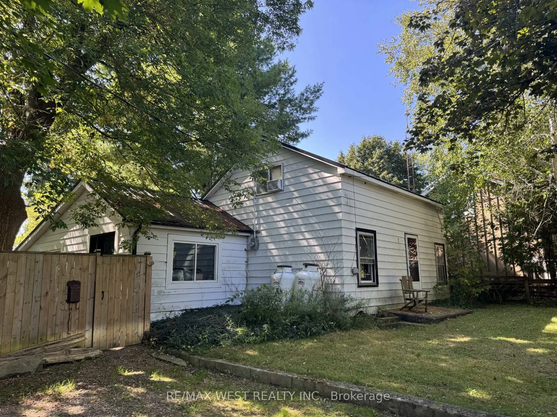 Photo 1 of 11012 First Line, Milton, Moffat — HOMEH