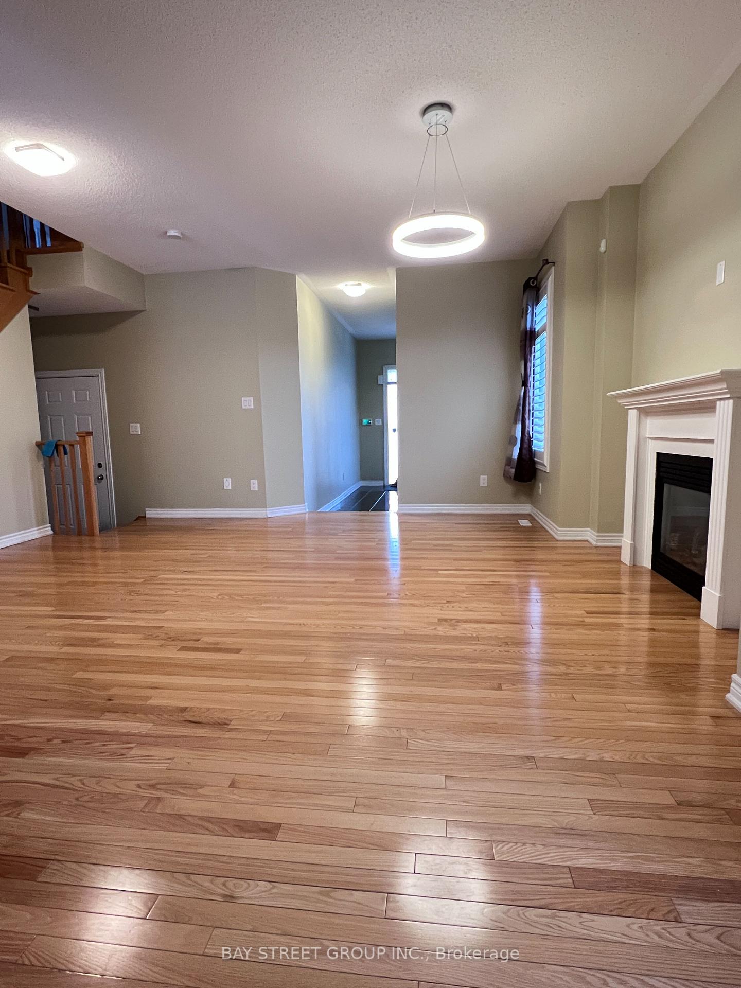 Photo 2 of 27 Turnhouse Crescent, Markham, Cedar Grove — HOMEH