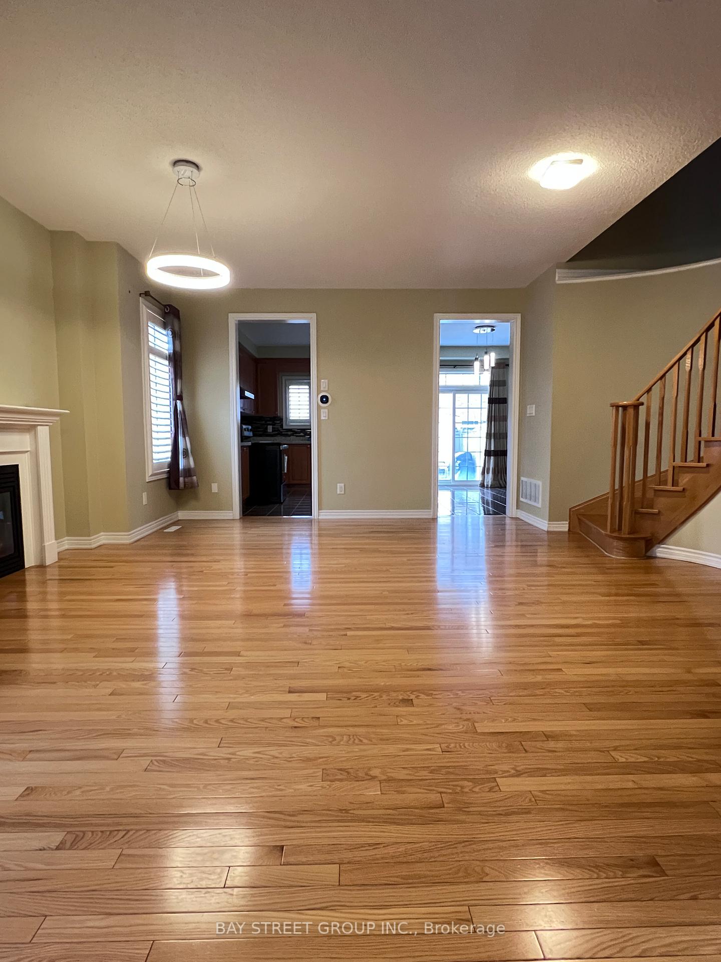 Photo 3 of 27 Turnhouse Crescent, Markham, Cedar Grove — HOMEH