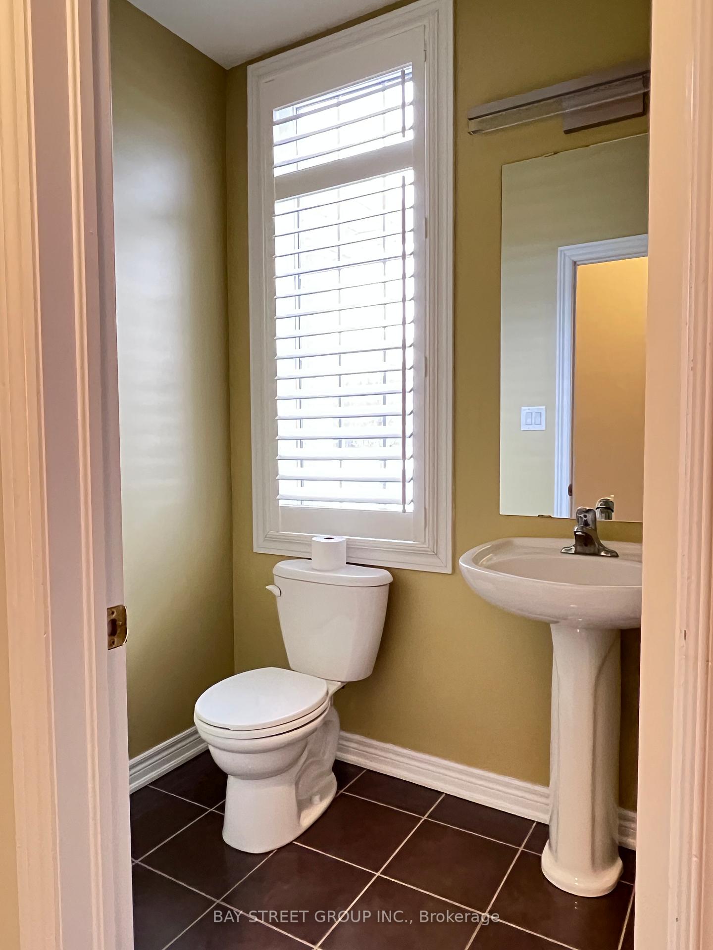 Photo 6 of 27 Turnhouse Crescent, Markham, Cedar Grove — HOMEH