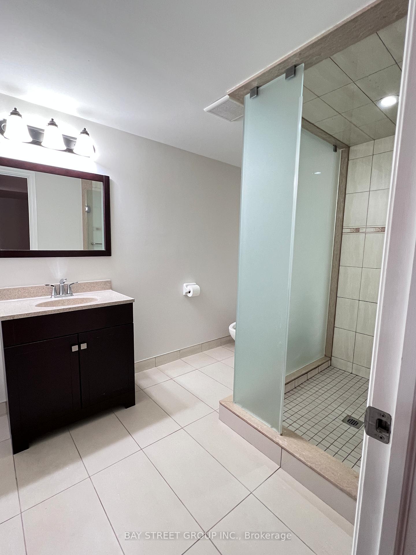 Photo 7 of 27 Turnhouse Crescent, Markham, Cedar Grove — HOMEH
