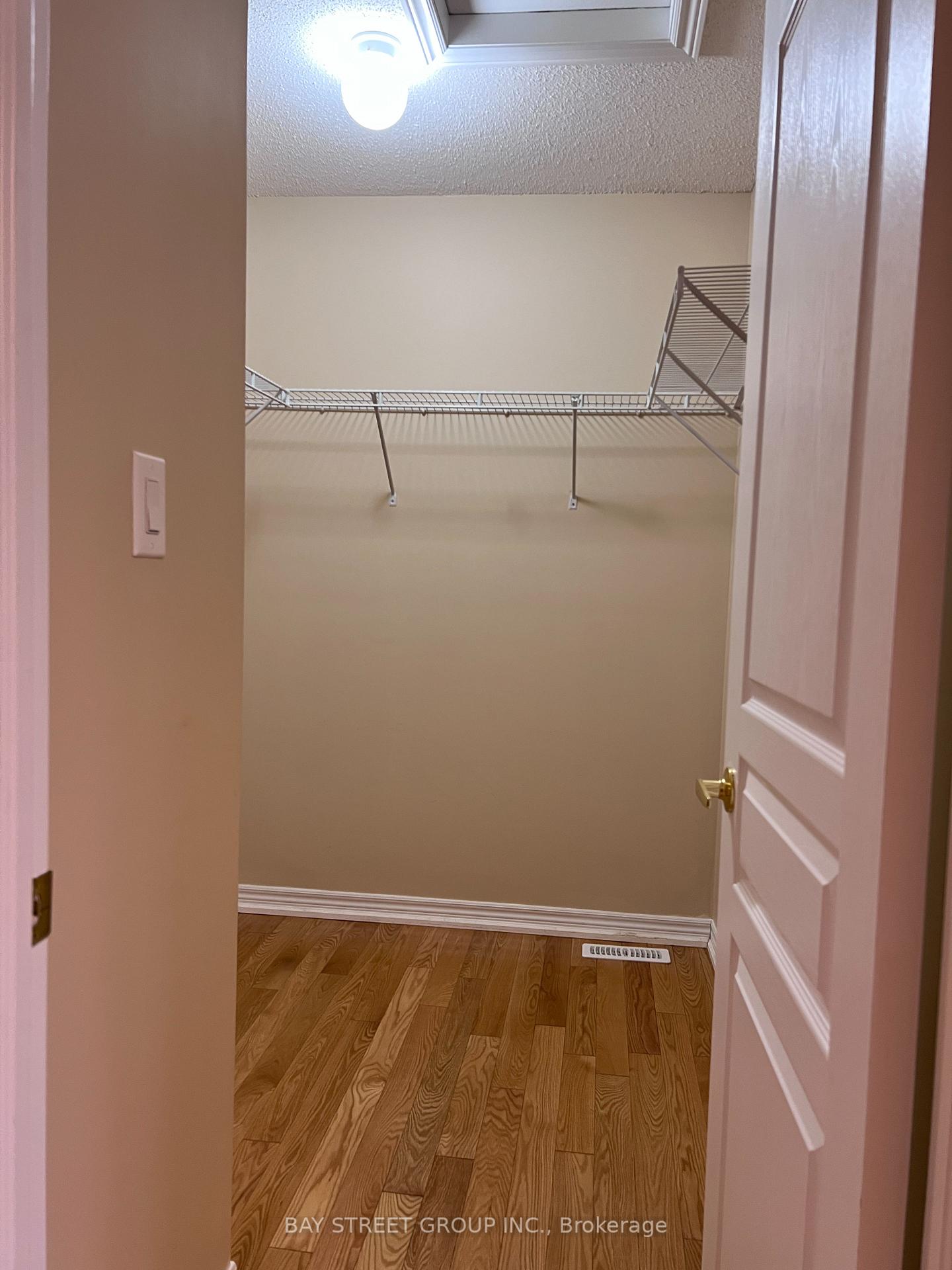 Photo 11 of 27 Turnhouse Crescent, Markham, Cedar Grove — HOMEH