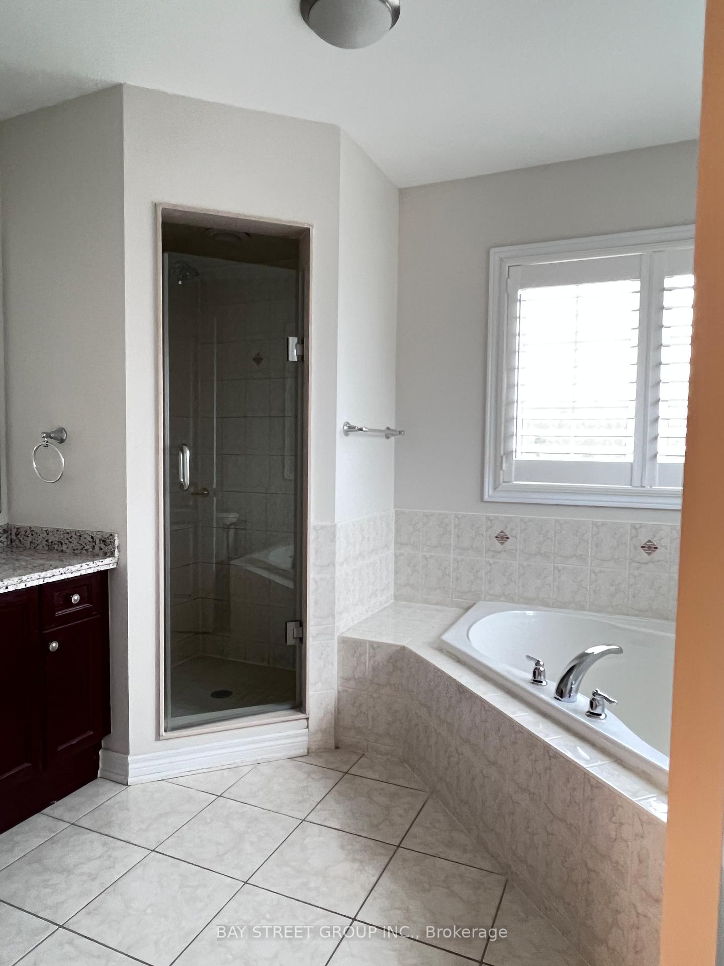Photo 12 of 27 Turnhouse Crescent, Markham, Cedar Grove — HOMEH