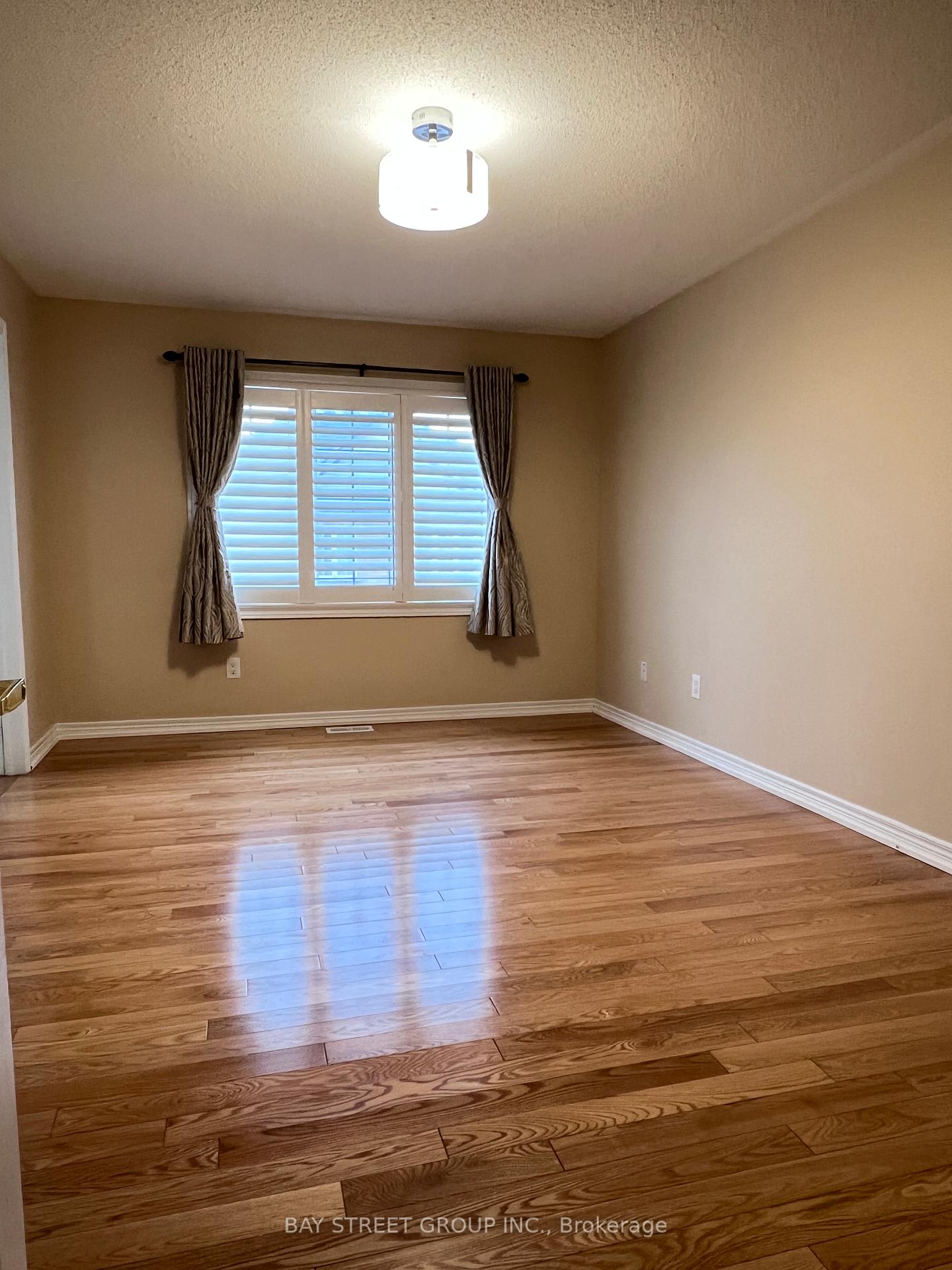 Photo 13 of 27 Turnhouse Crescent, Markham, Cedar Grove — HOMEH