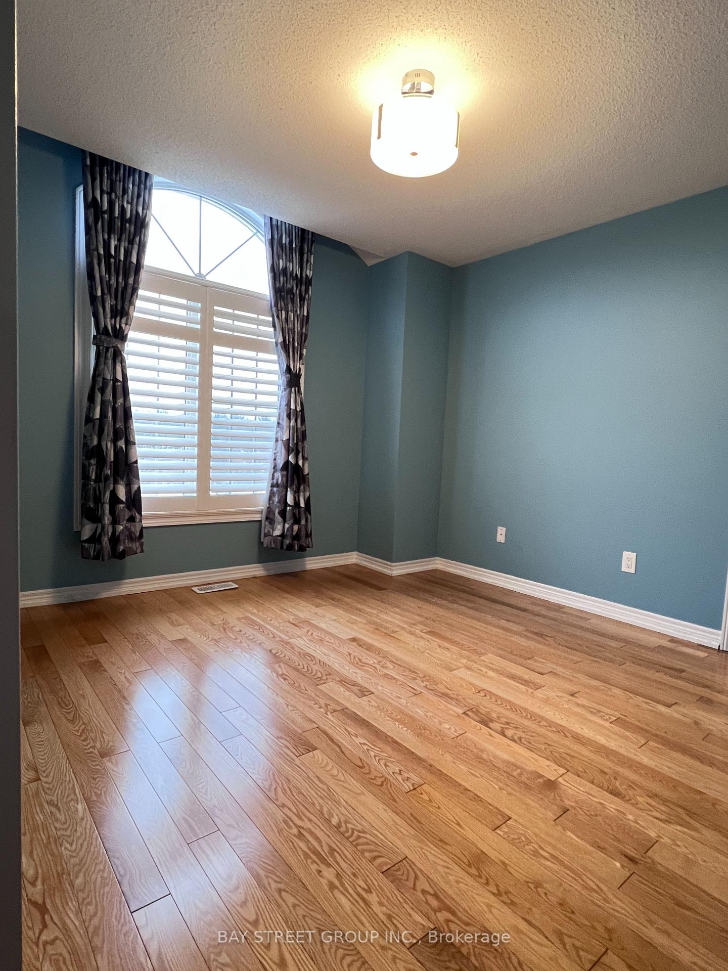 Photo 14 of 27 Turnhouse Crescent, Markham, Cedar Grove — HOMEH
