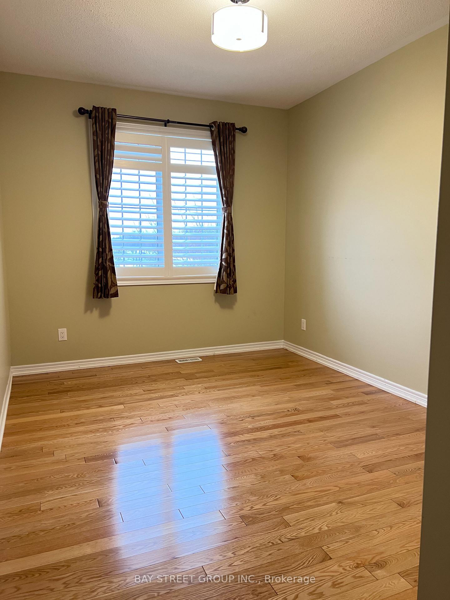 Photo 15 of 27 Turnhouse Crescent, Markham, Cedar Grove — HOMEH