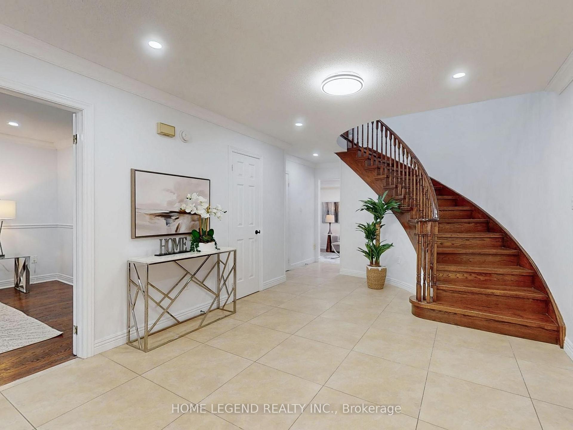 Photo 3 of 38 Lancashire Road, Markham, Unionville — HOMEH