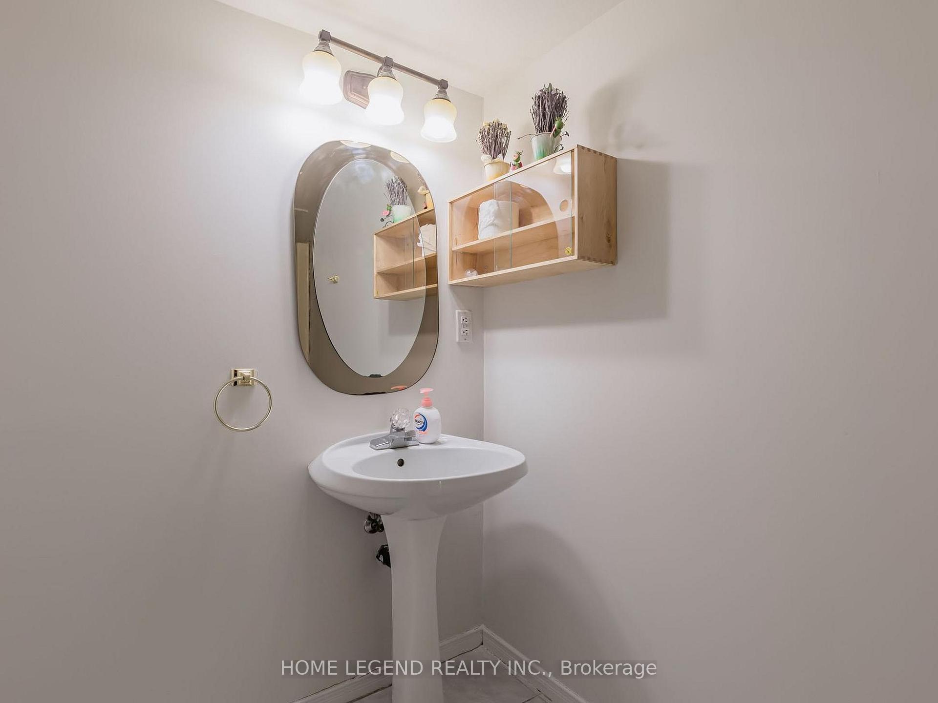 Photo 28 of 38 Lancashire Road, Markham, Unionville — HOMEH