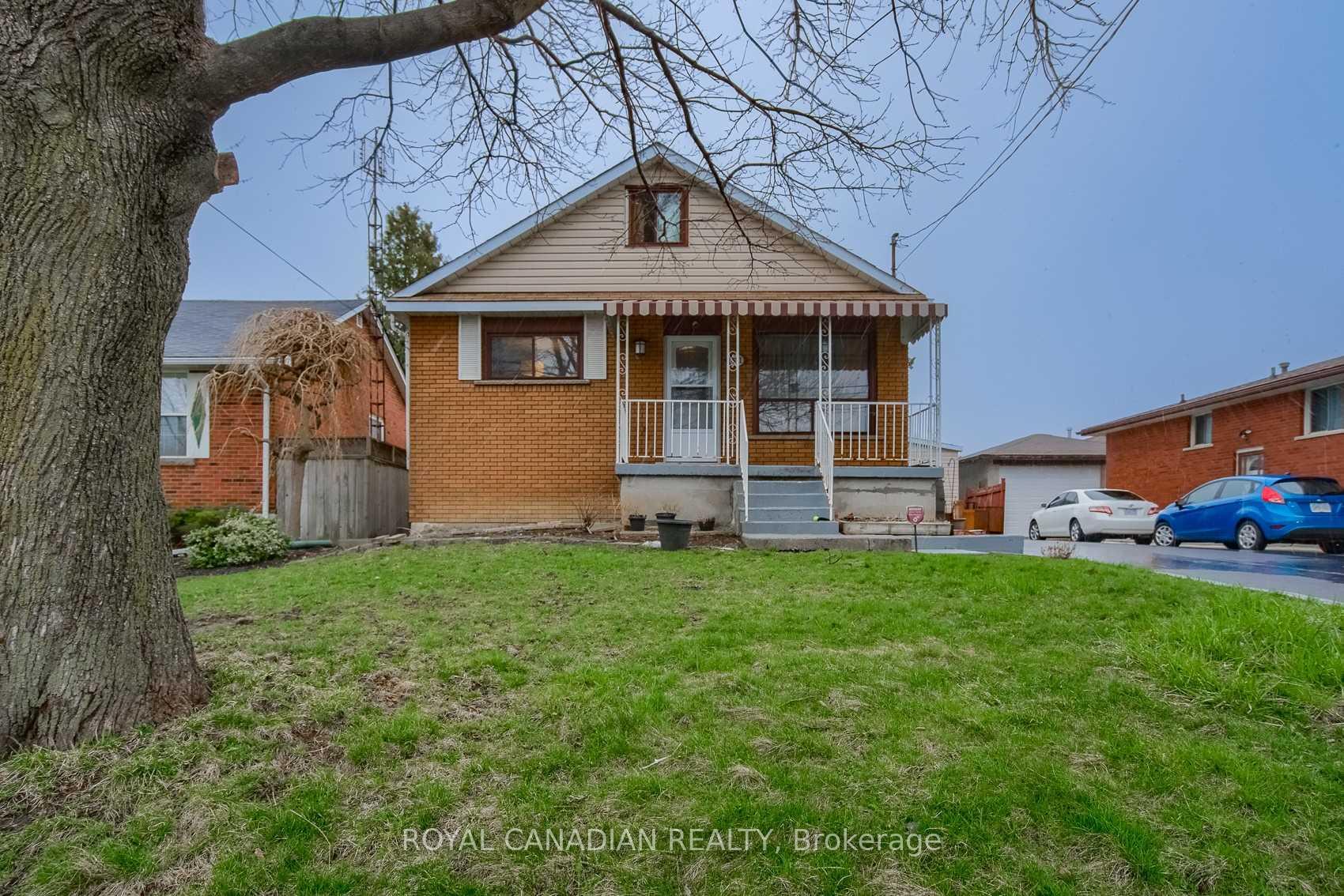Photo 1 of 571 West 5th Street, Hamilton, Yeoville — HOMEH