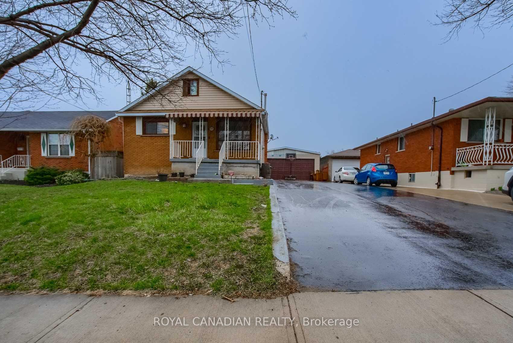 Photo 2 of 571 West 5th Street, Hamilton, Yeoville — HOMEH
