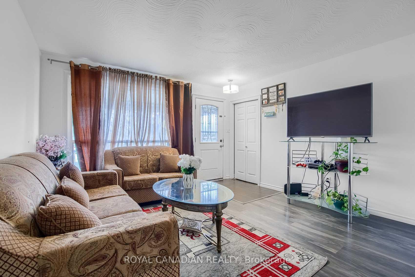 Photo 4 of 571 West 5th Street, Hamilton, Yeoville — HOMEH