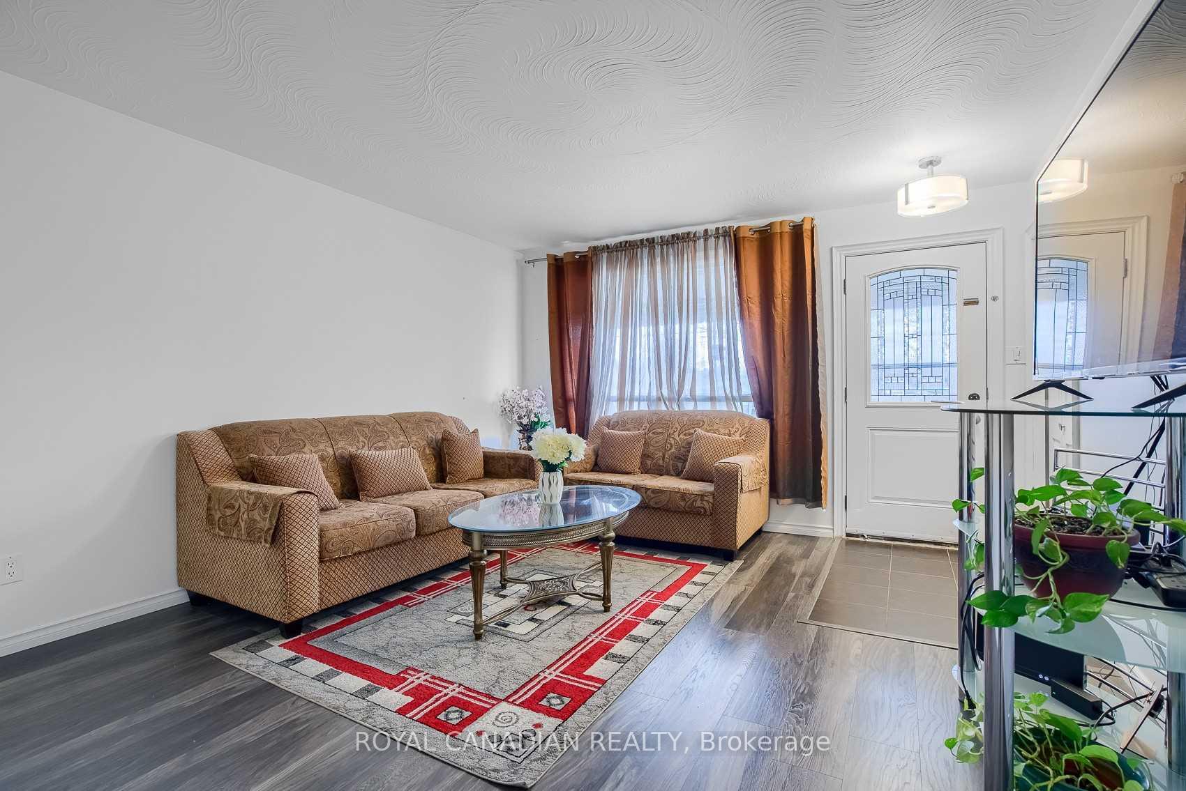 Photo 5 of 571 West 5th Street, Hamilton, Yeoville — HOMEH