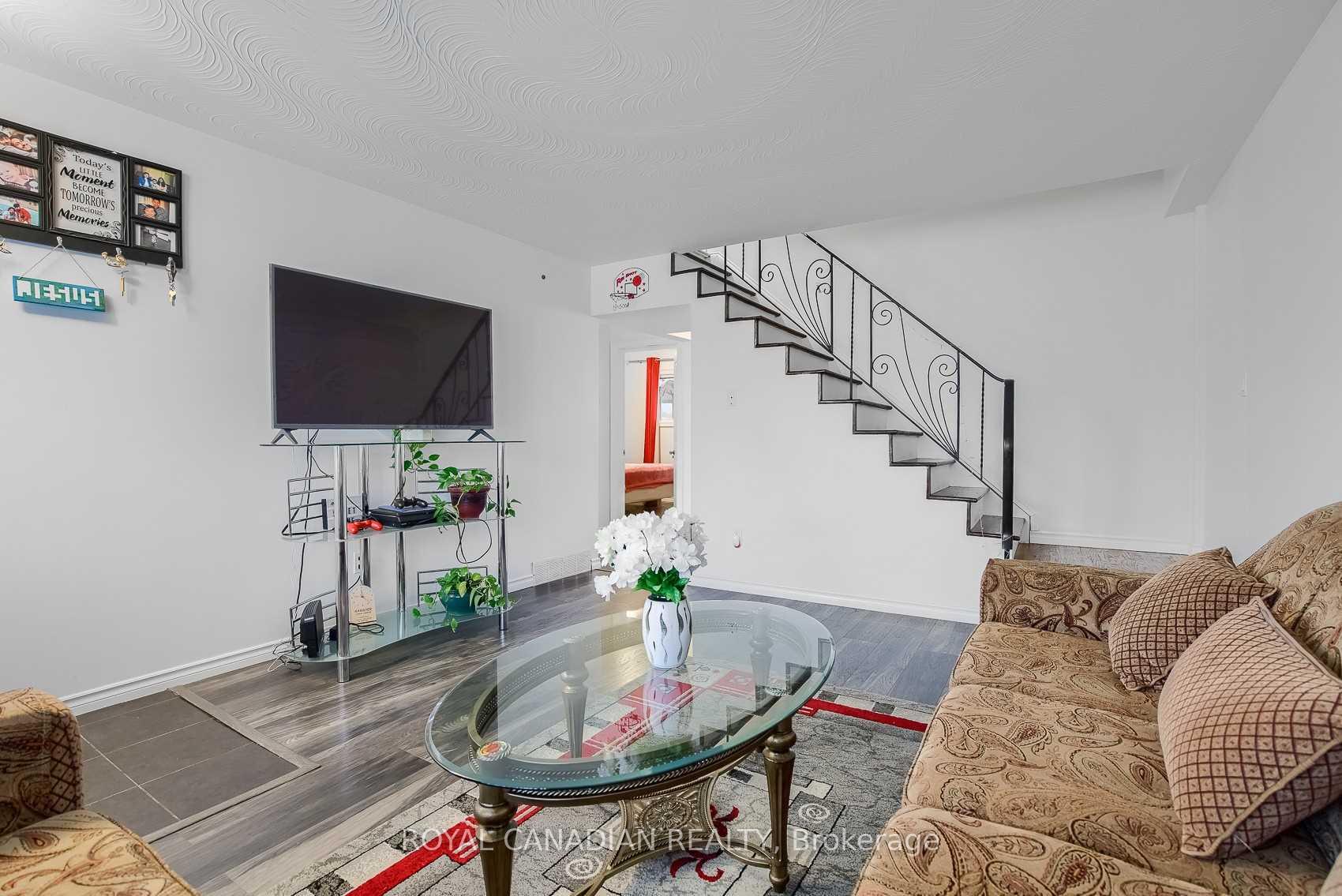 Photo 6 of 571 West 5th Street, Hamilton, Yeoville — HOMEH
