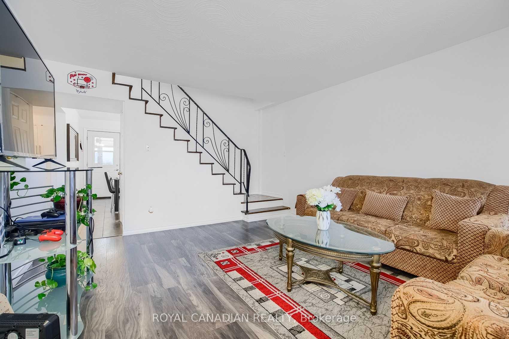 Photo 7 of 571 West 5th Street, Hamilton, Yeoville — HOMEH