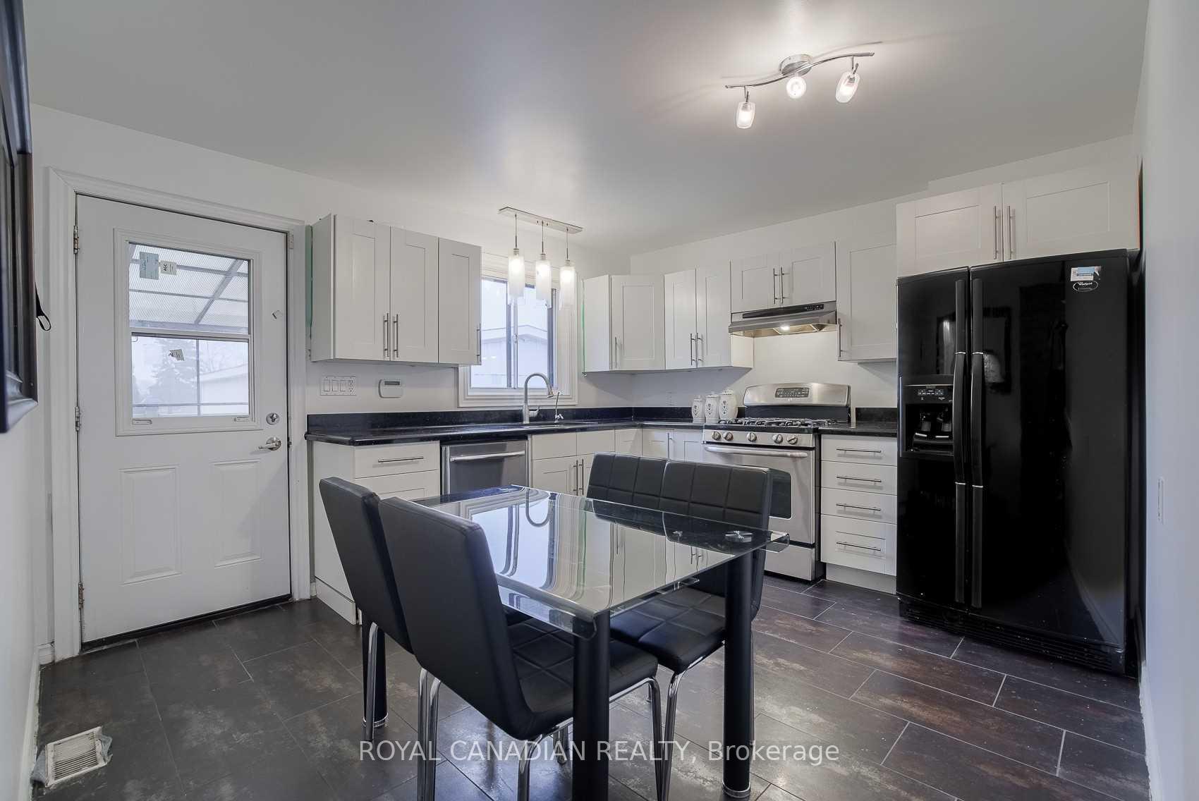 Photo 8 of 571 West 5th Street, Hamilton, Yeoville — HOMEH