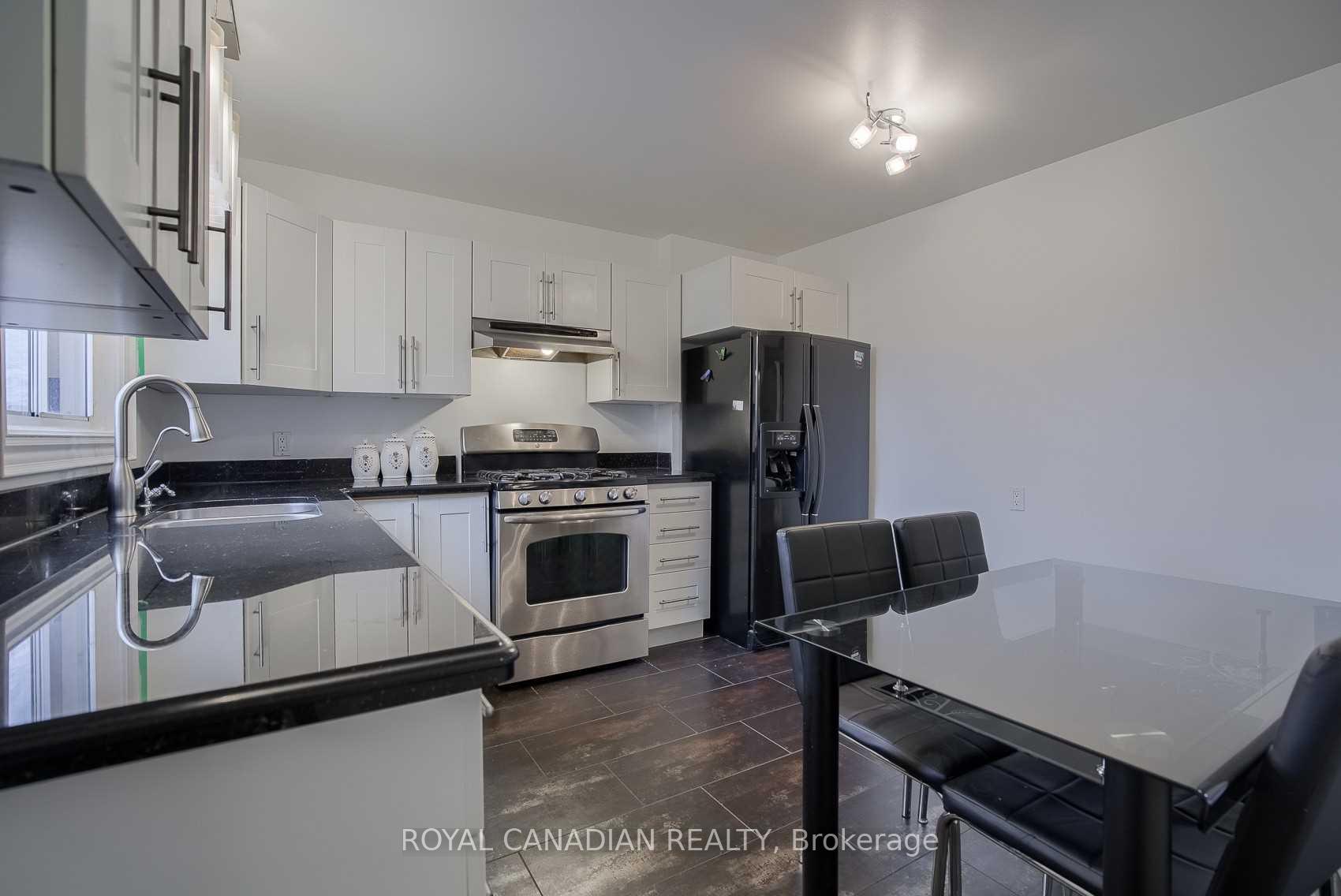 Photo 9 of 571 West 5th Street, Hamilton, Yeoville — HOMEH