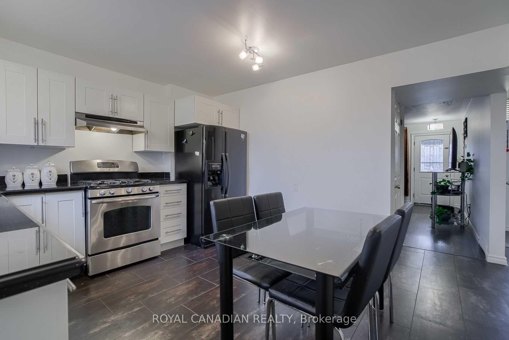 Photo 10 of 571 West 5th Street, Hamilton, Yeoville — HOMEH
