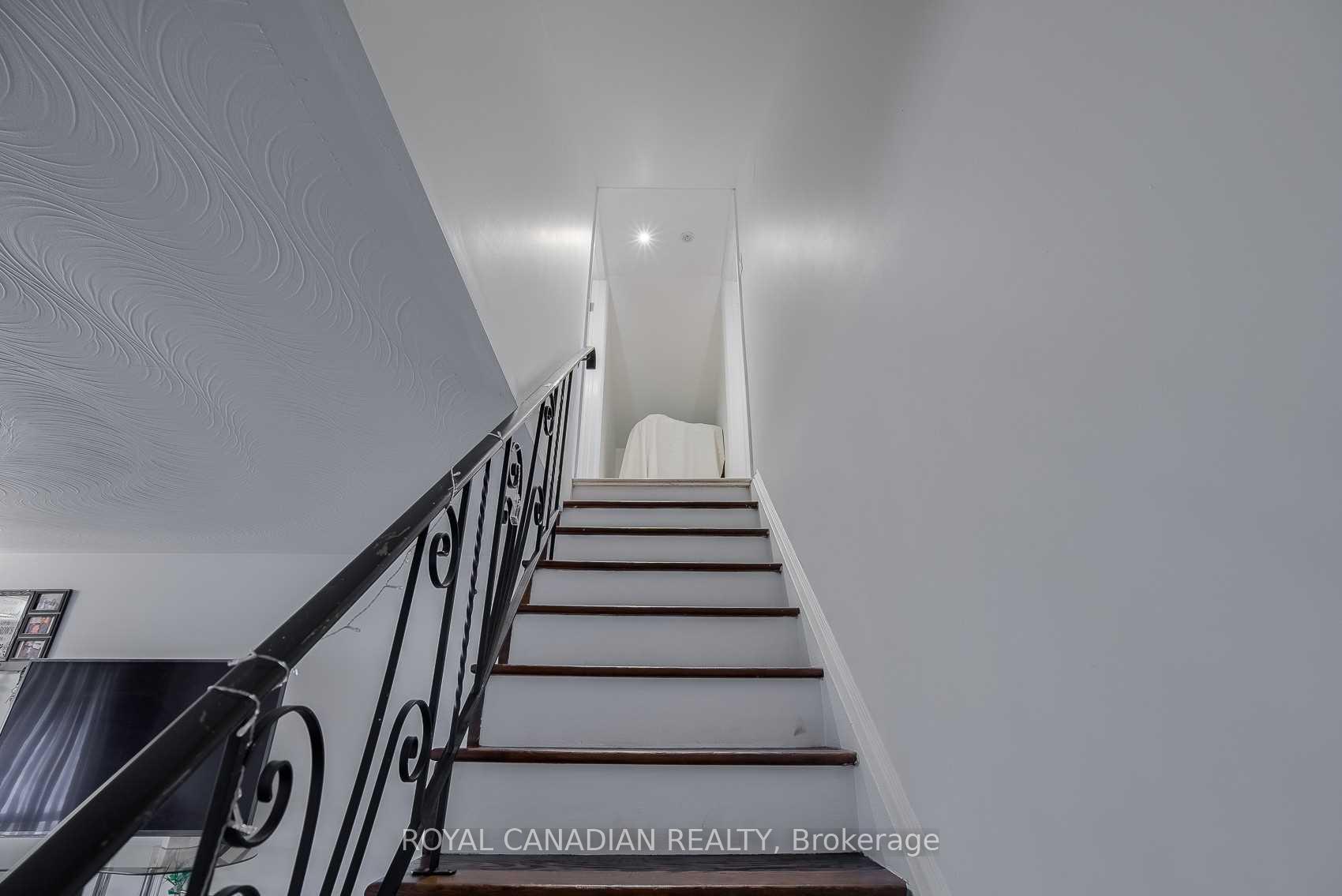 Photo 16 of 571 West 5th Street, Hamilton, Yeoville — HOMEH