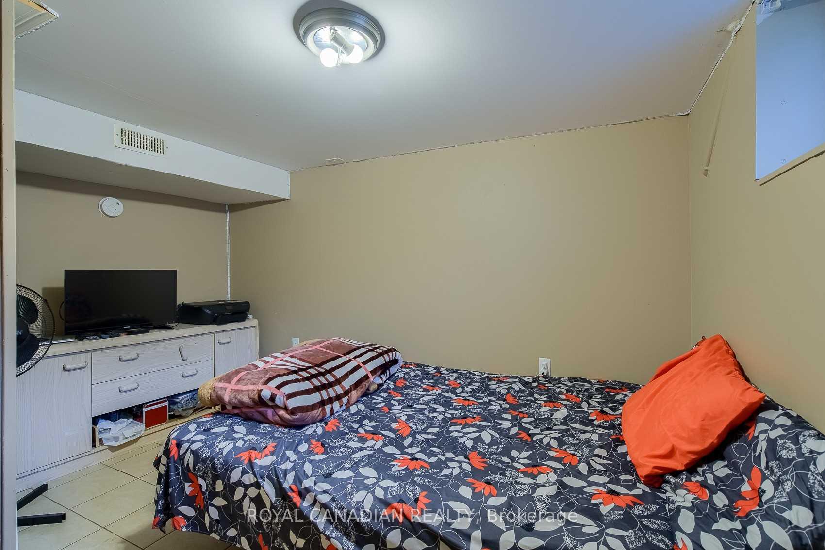 Photo 17 of 571 West 5th Street, Hamilton, Yeoville — HOMEH