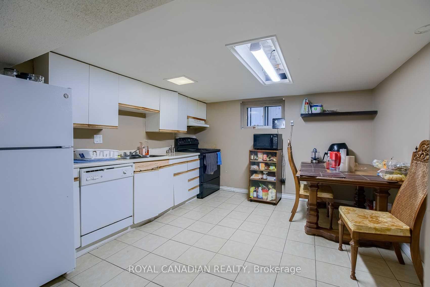 Photo 19 of 571 West 5th Street, Hamilton, Yeoville — HOMEH