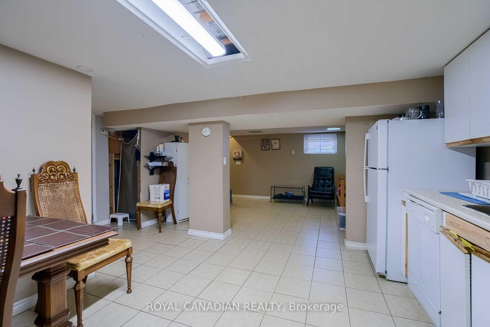 Photo 20 of 571 West 5th Street, Hamilton, Yeoville — HOMEH