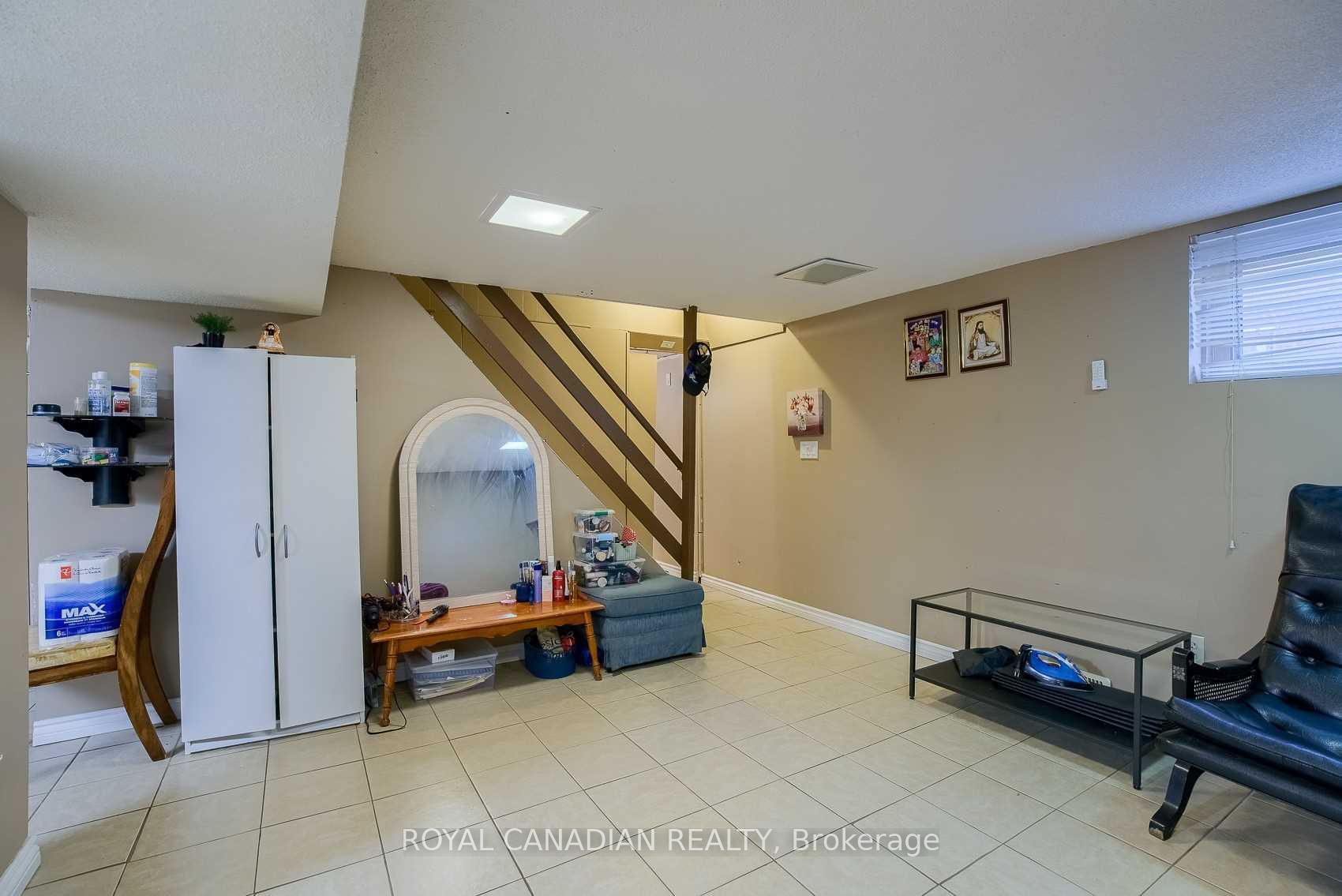 Photo 21 of 571 West 5th Street, Hamilton, Yeoville — HOMEH