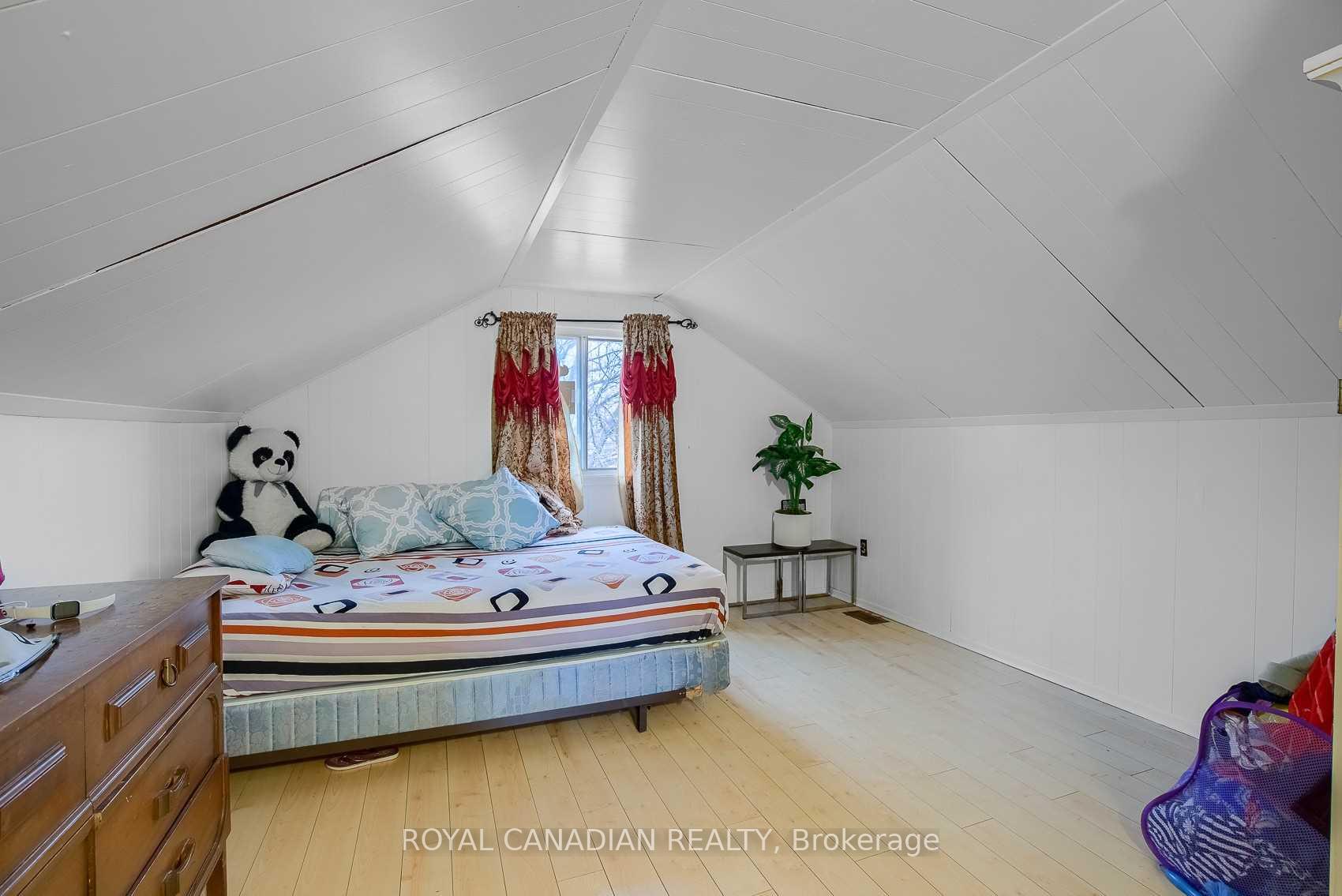 Photo 23 of 571 West 5th Street, Hamilton, Yeoville — HOMEH