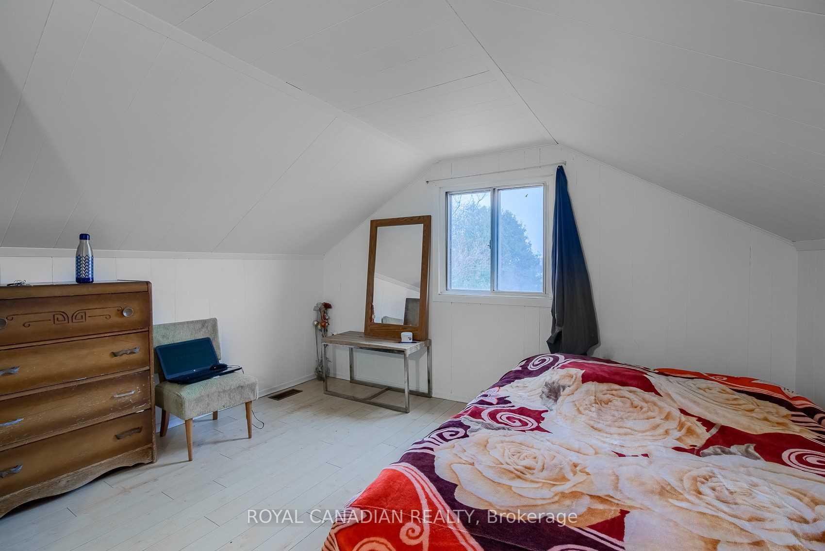 Photo 24 of 571 West 5th Street, Hamilton, Yeoville — HOMEH