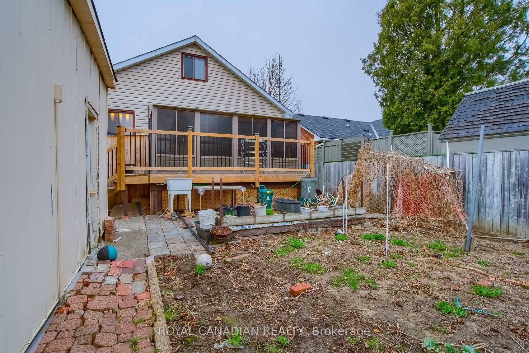 Photo 31 of 571 West 5th Street, Hamilton, Yeoville — HOMEH