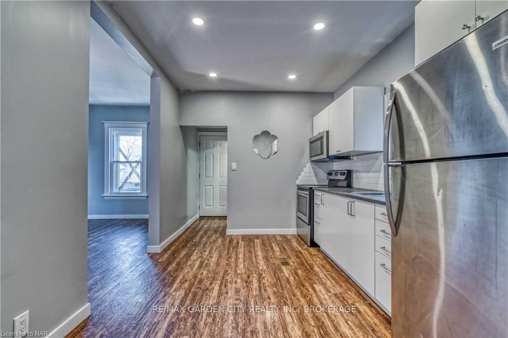 Photo 2 of Unit 2, 192 Wellington Street N, Hamilton, Landsdale — HOMEH