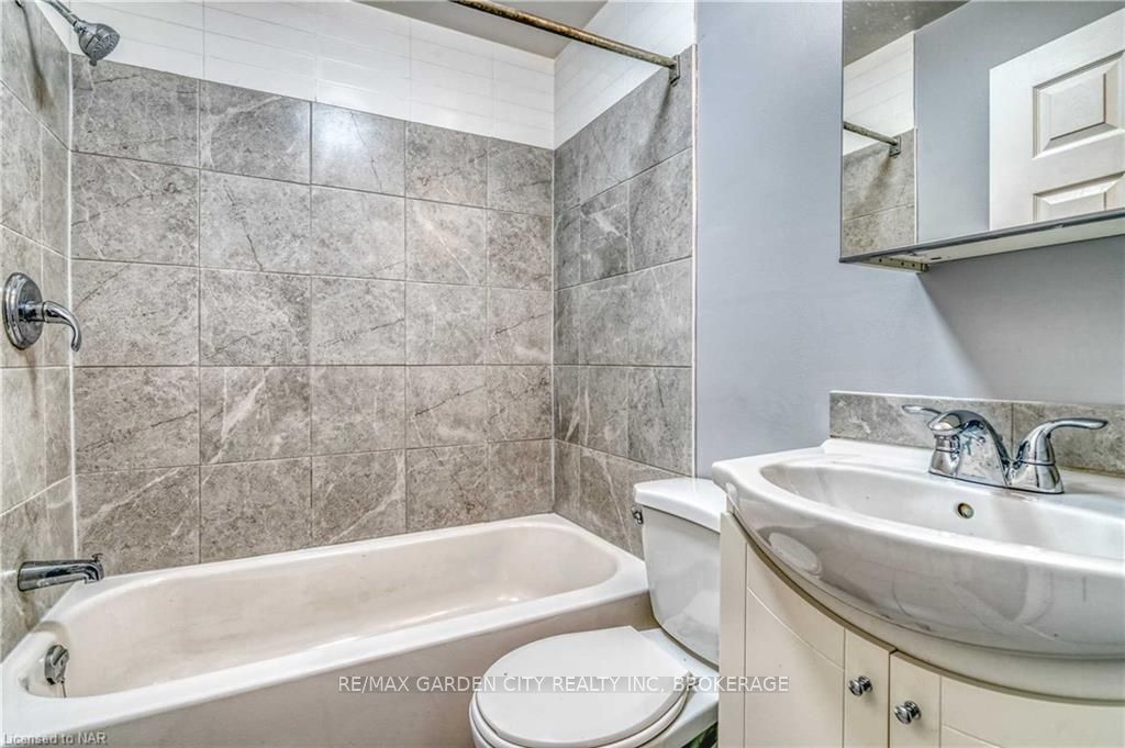Photo 6 of Unit 2, 192 Wellington Street N, Hamilton, Landsdale — HOMEH