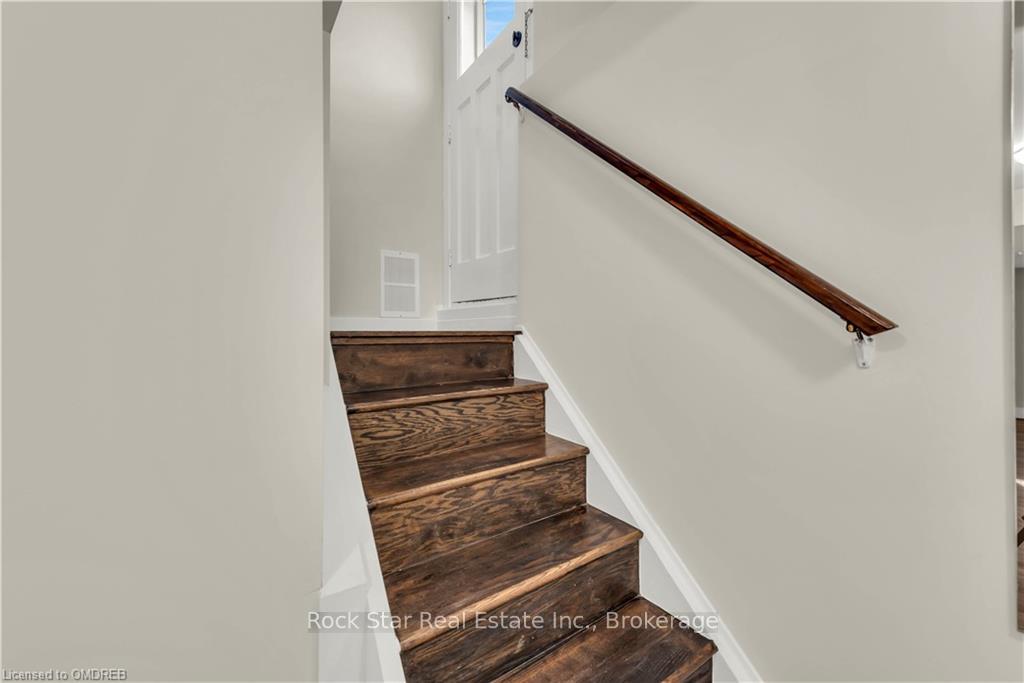 Photo 2 of Unit B, 36 Ferrara Street, Hamilton, Huntington — HOMEH