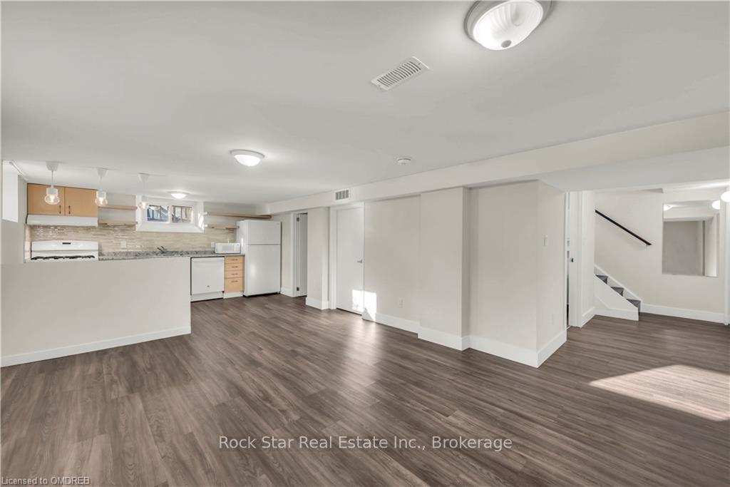 Photo 3 of Unit B, 36 Ferrara Street, Hamilton, Huntington — HOMEH