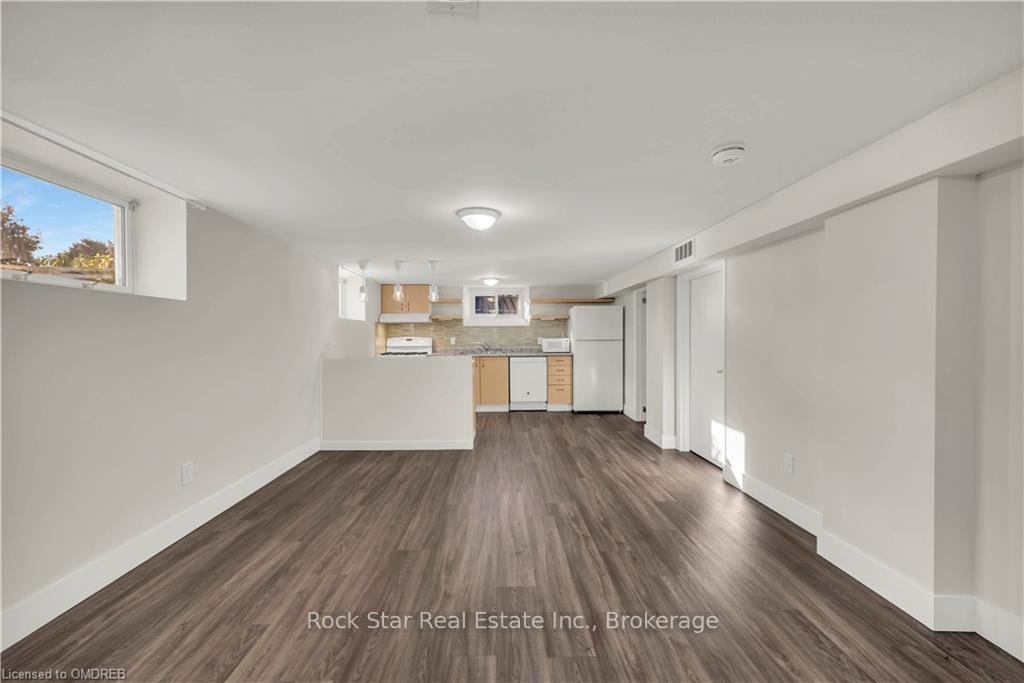 Photo 4 of Unit B, 36 Ferrara Street, Hamilton, Huntington — HOMEH