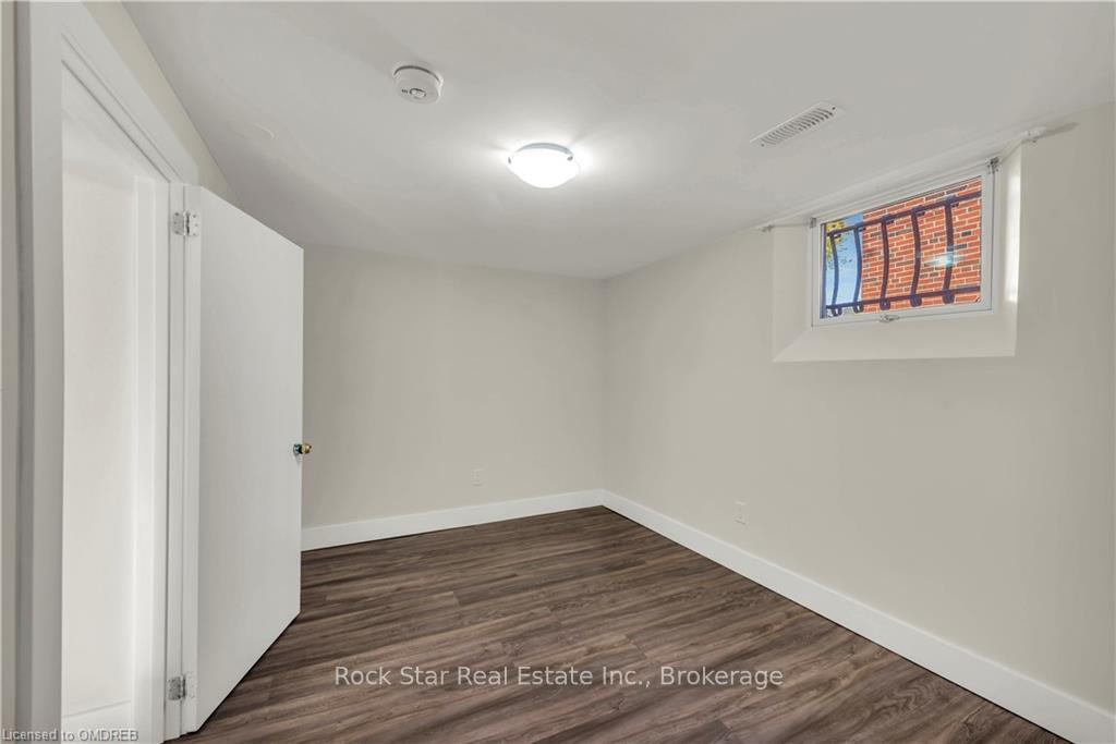 Photo 16 of Unit B, 36 Ferrara Street, Hamilton, Huntington — HOMEH
