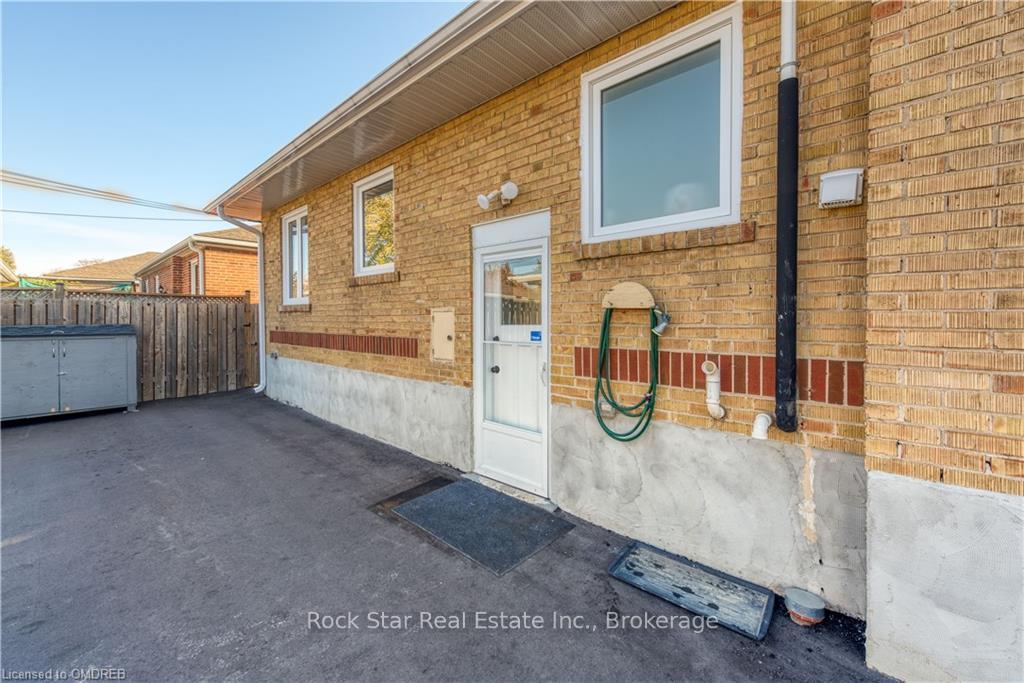 Photo 18 of Unit B, 36 Ferrara Street, Hamilton, Huntington — HOMEH