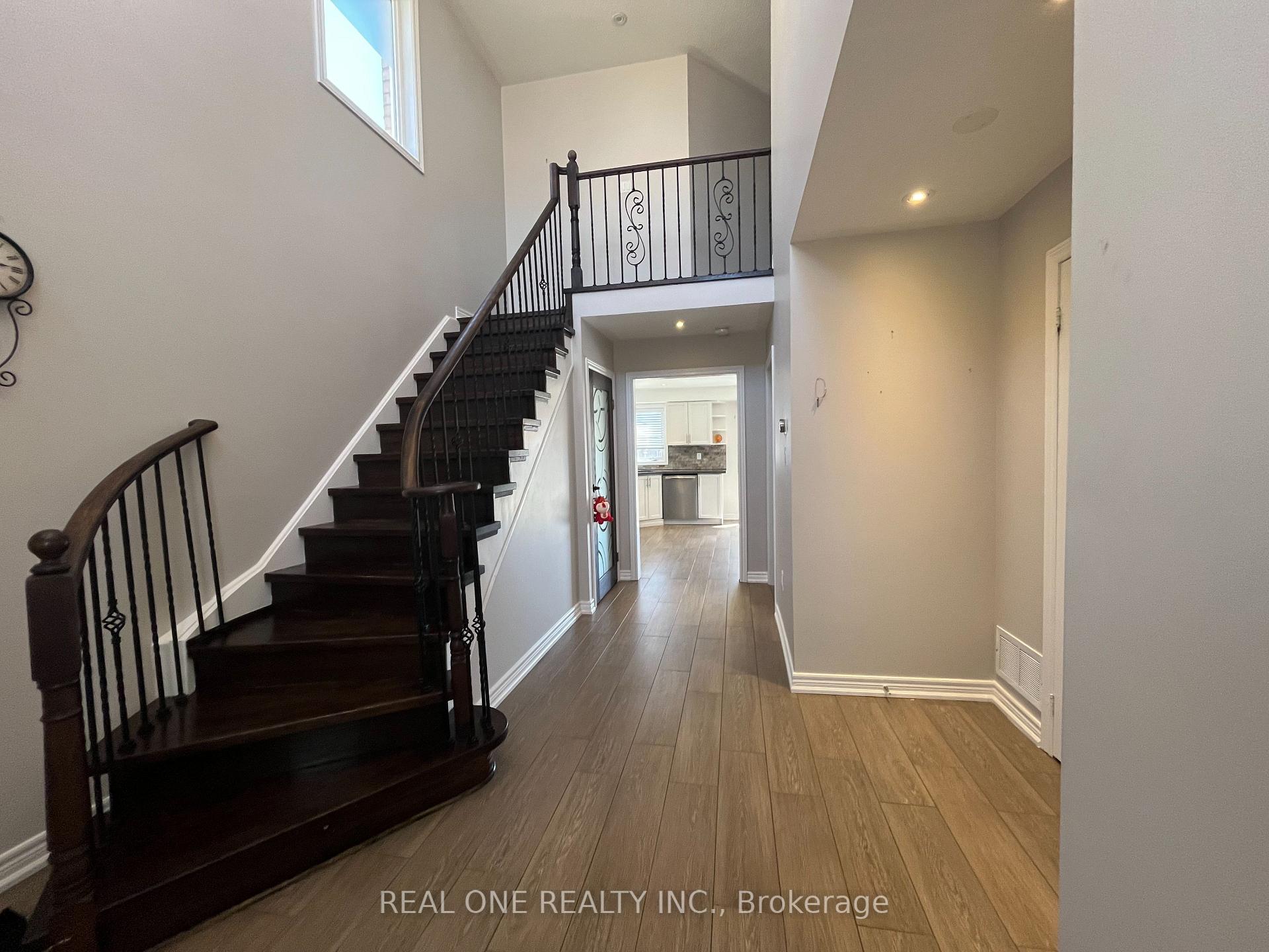 Photo 2 of 29 John Gary Drive, Markham, Village Green-South Unionville — HOMEH