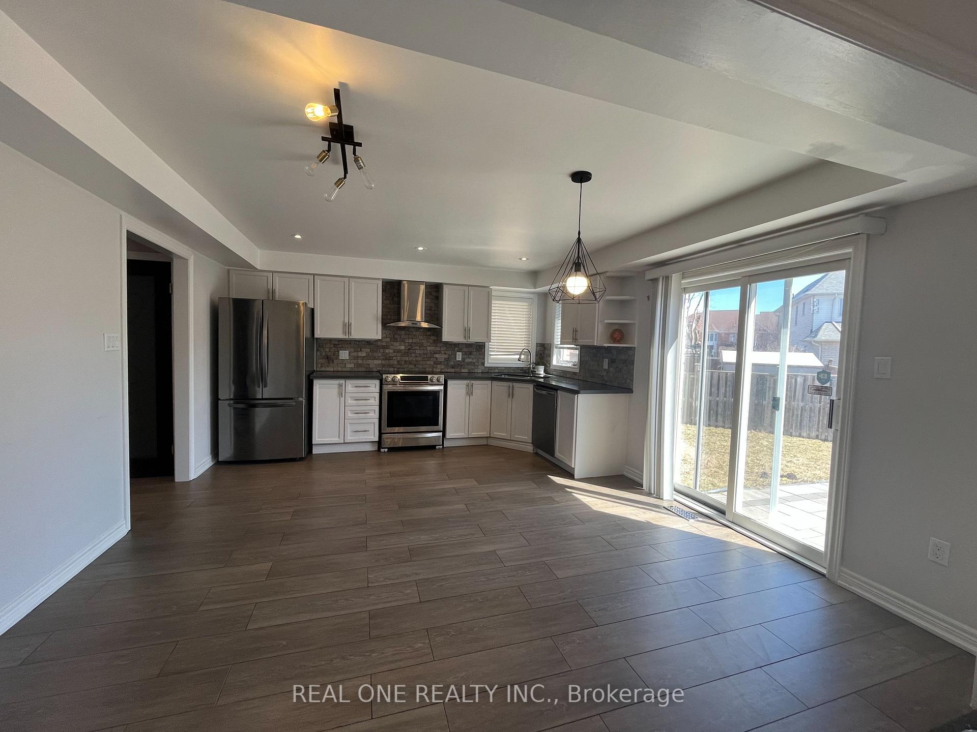 Photo 4 of 29 John Gary Drive, Markham, Village Green-South Unionville — HOMEH