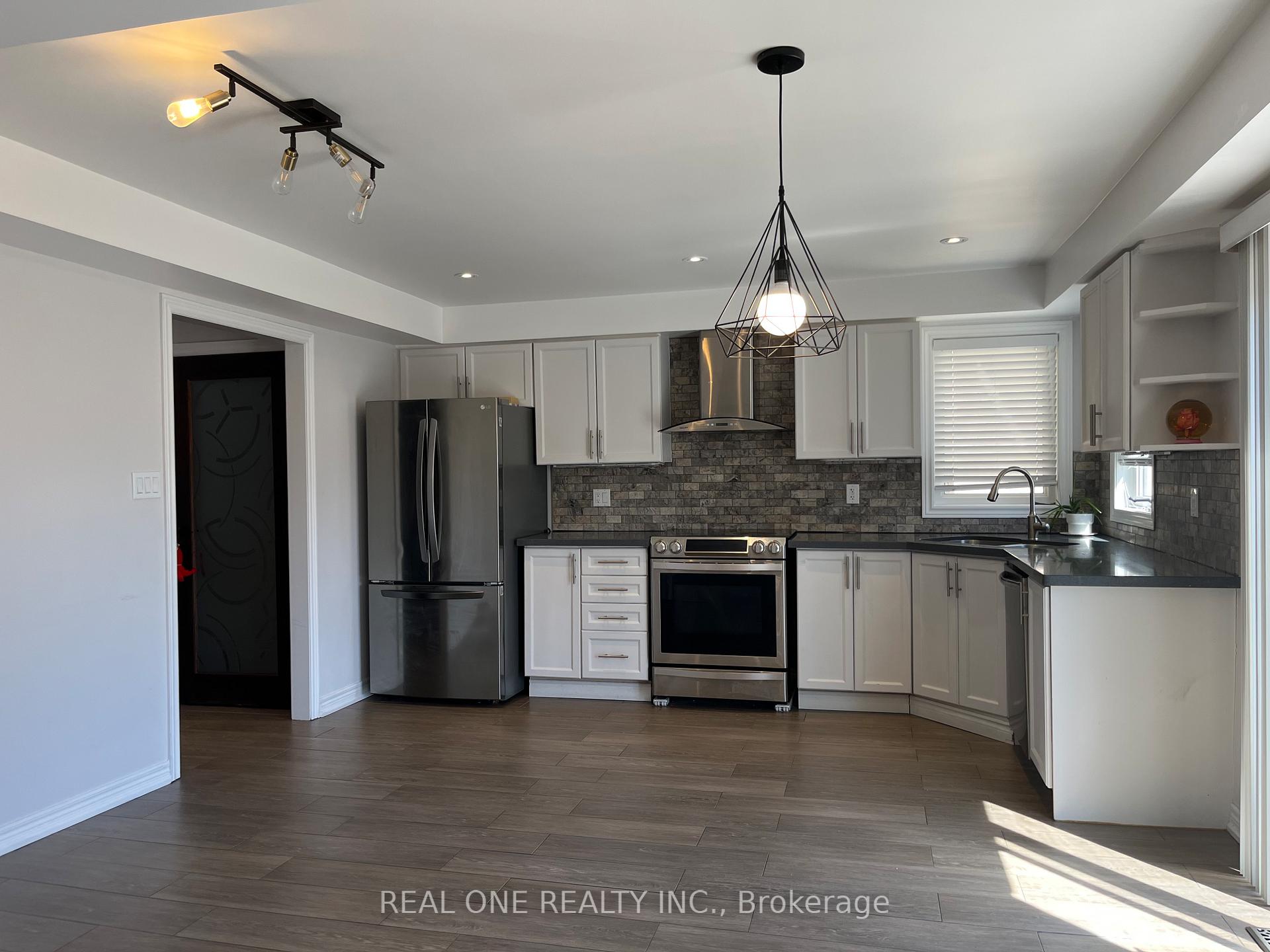 Photo 5 of 29 John Gary Drive, Markham, Village Green-South Unionville — HOMEH